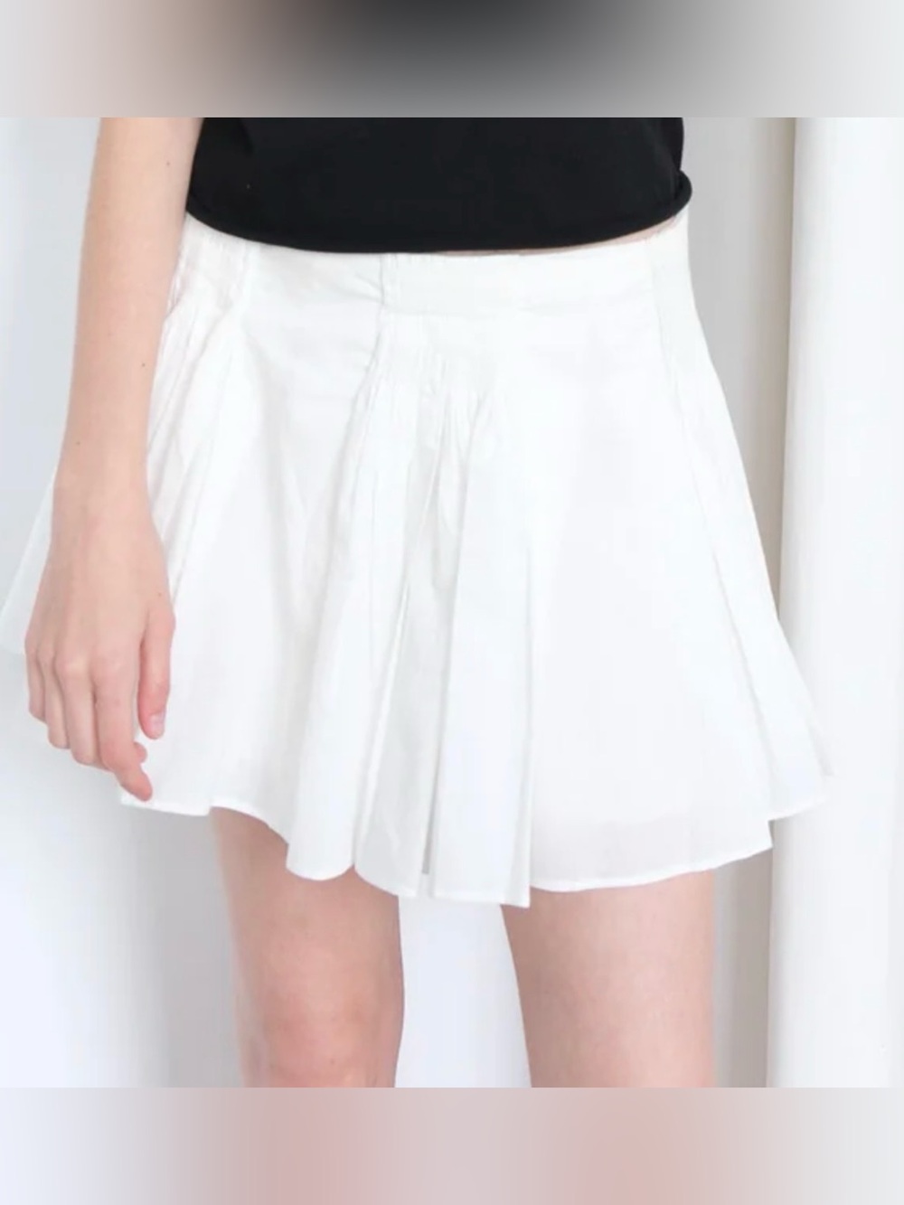 Free People Sz M White Pleated Front Elastic Waist Shorts Flowy Super Cute
